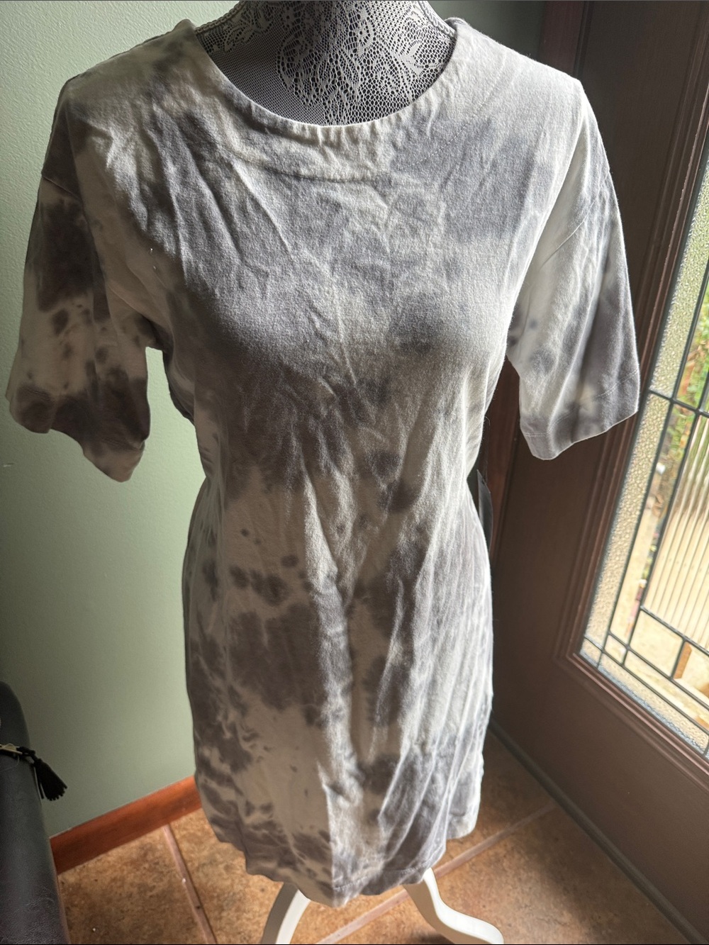 Forever 21 Gray & White Tie-Dye Short Sleeve Crewneck Open Back Dress